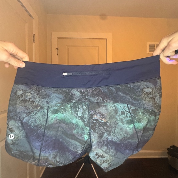 Lululemon Speed Up Short 2.5" – Watercolor Marble Print + Navy Waistband – Size - Picture 2 of 3